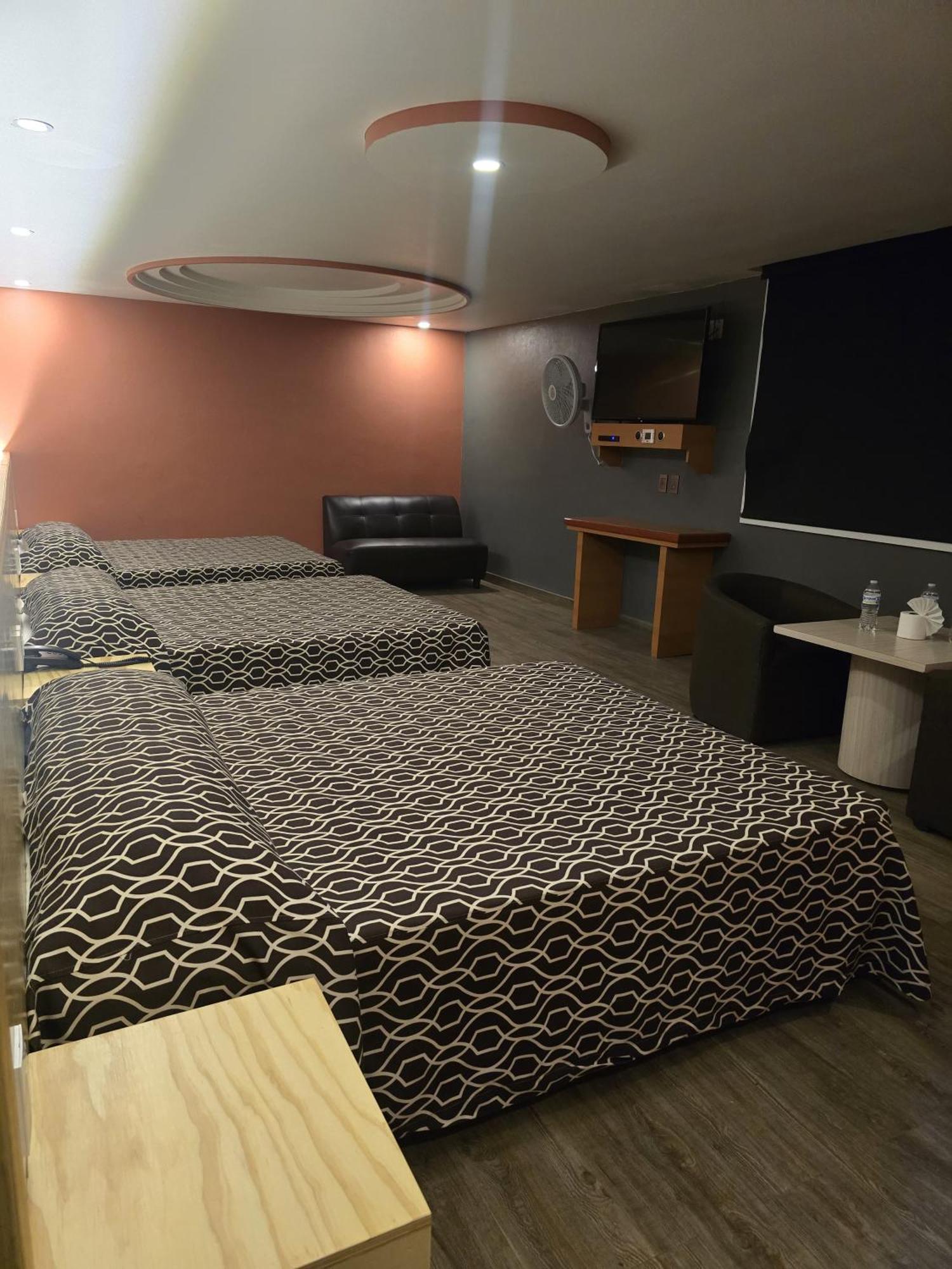 Hotel Y Villas Gran Via Мехико Экстерьер фото