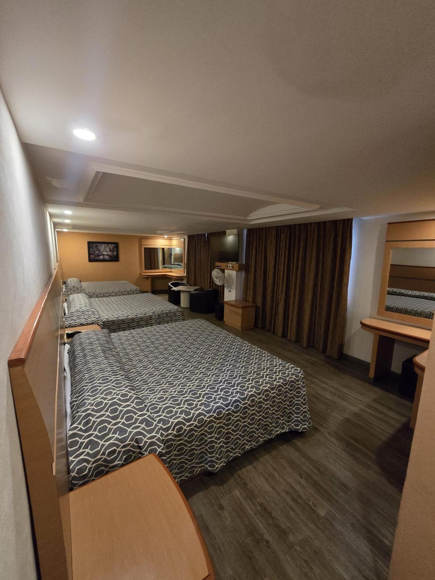 Hotel Y Villas Gran Via Мехико Экстерьер фото