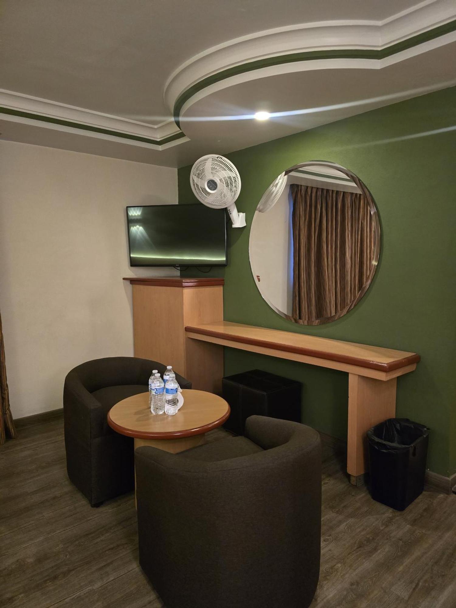 Hotel Y Villas Gran Via Мехико Экстерьер фото