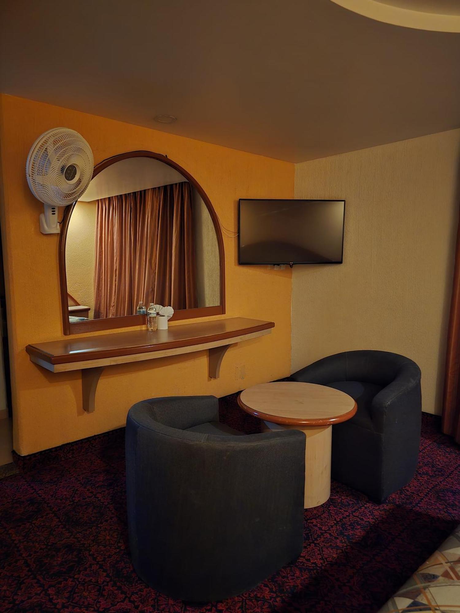 Hotel Y Villas Gran Via Мехико Экстерьер фото
