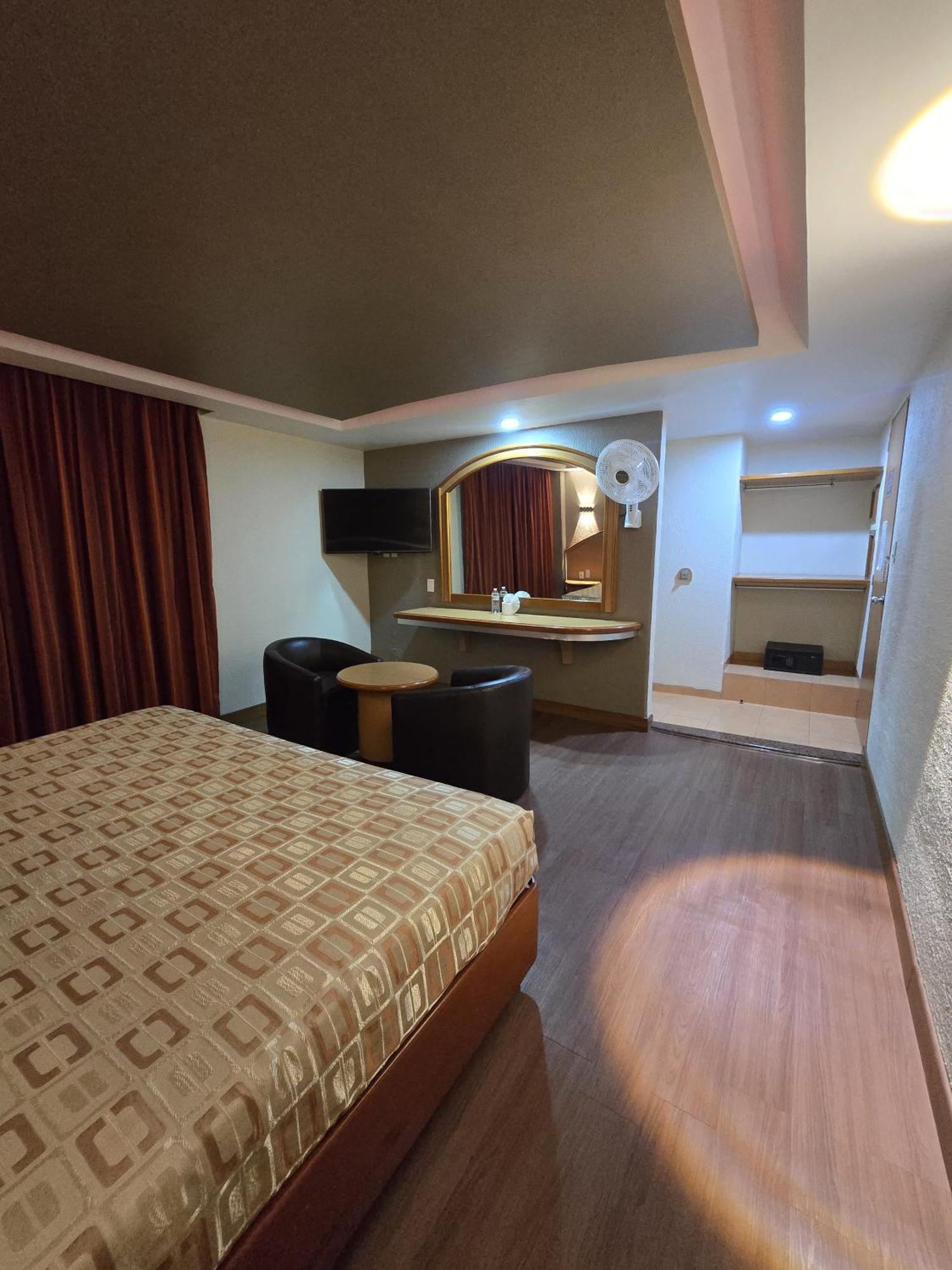 Hotel Y Villas Gran Via Мехико Экстерьер фото