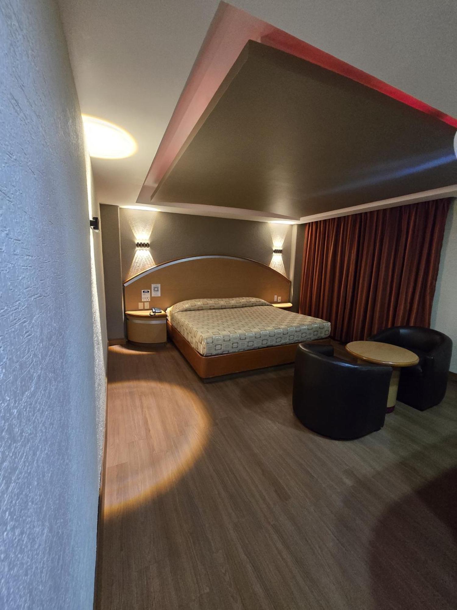 Hotel Y Villas Gran Via Мехико Экстерьер фото