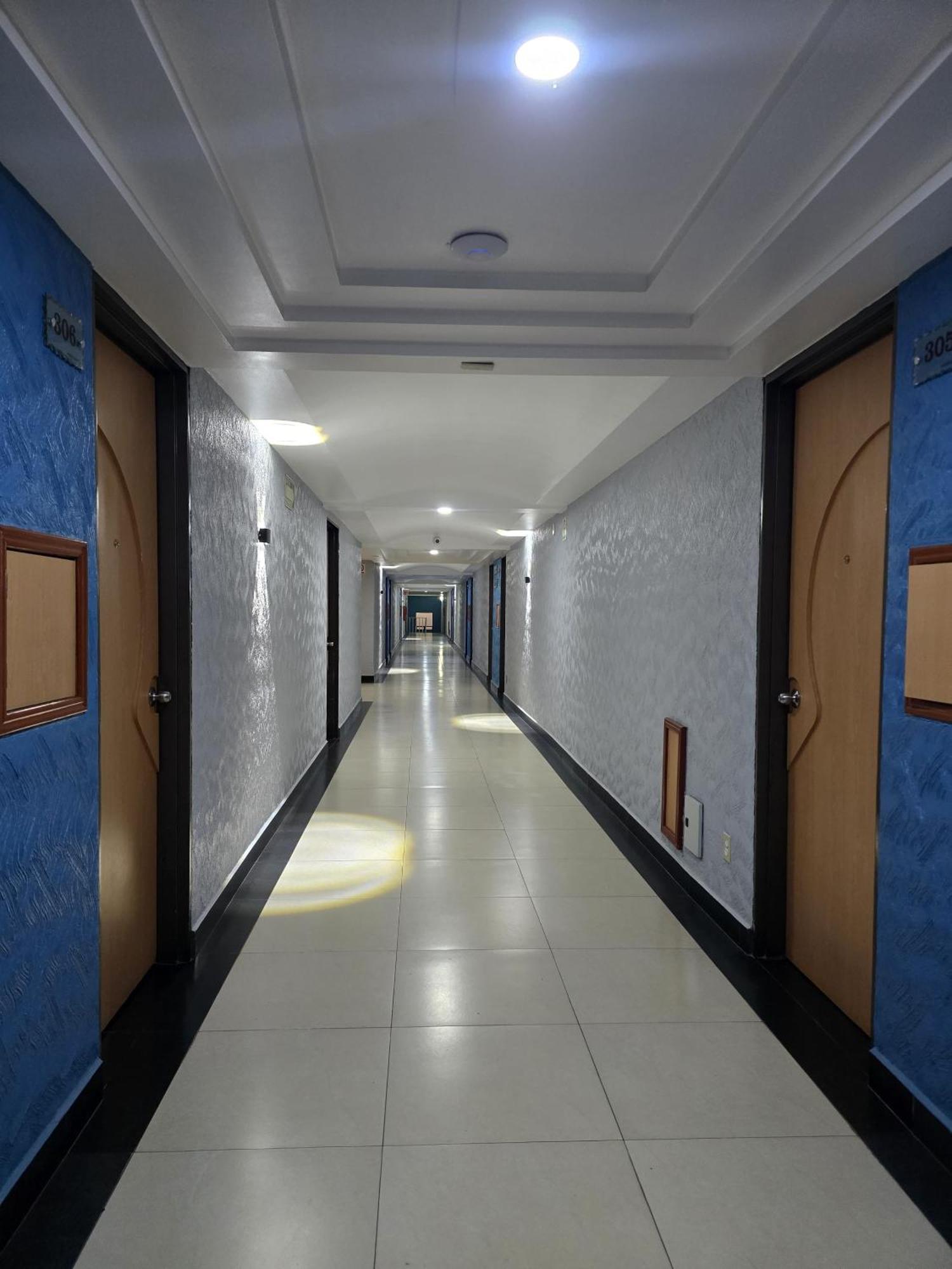 Hotel Y Villas Gran Via Мехико Экстерьер фото